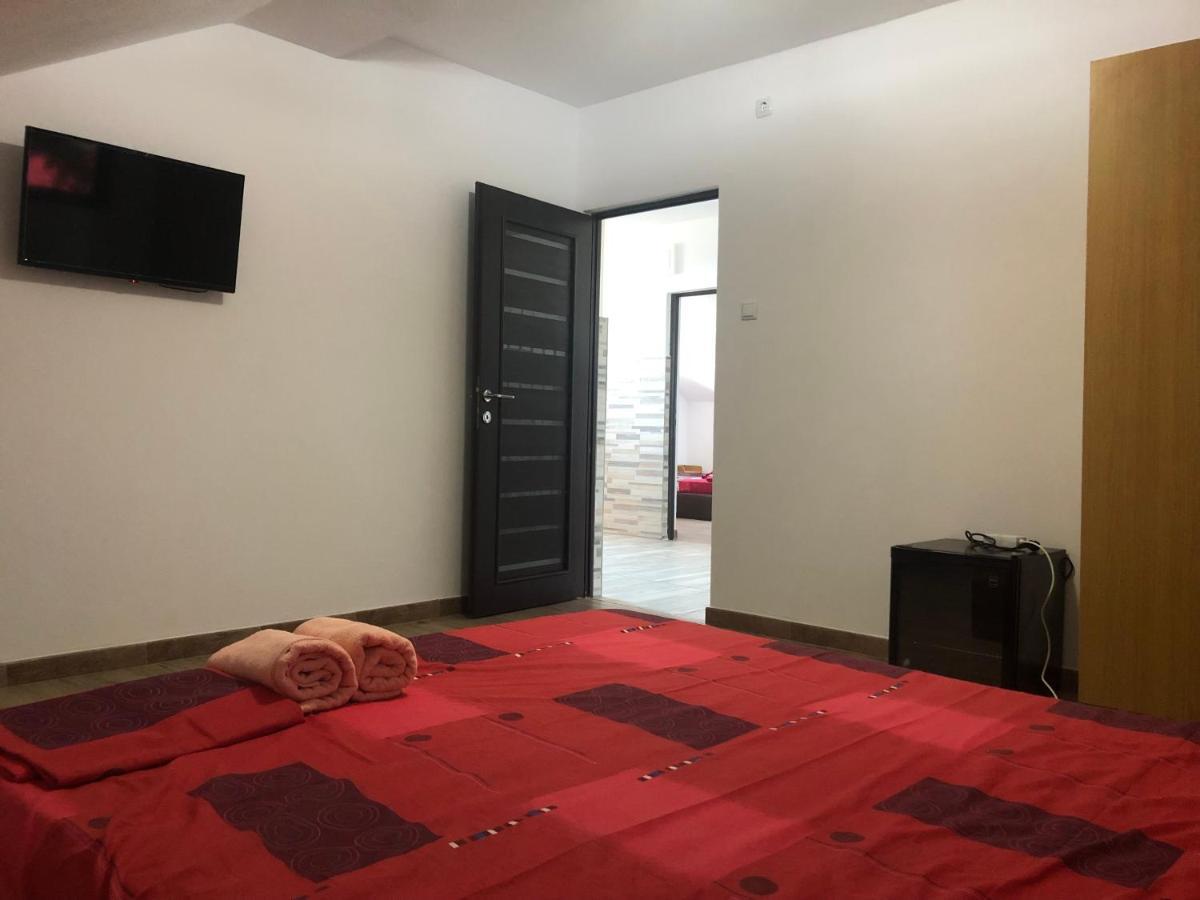 Отель Vila Antonia Костинешти Экстерьер фото