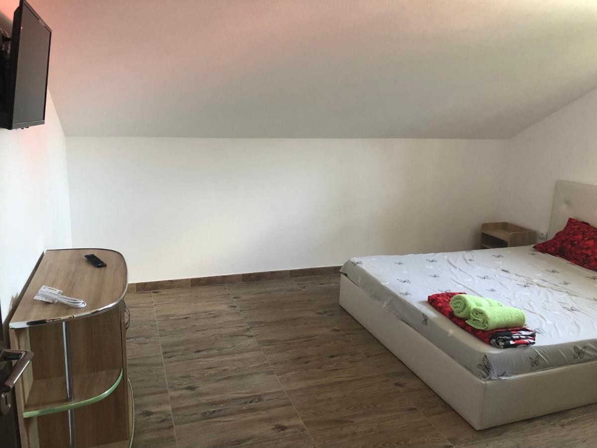 Отель Vila Antonia Костинешти Экстерьер фото